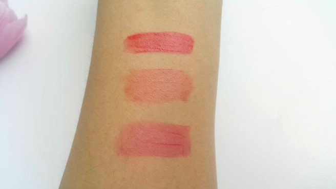 Bourjois Rouge Edition Velvet Soufflé de Velvet lipstick review and swatches